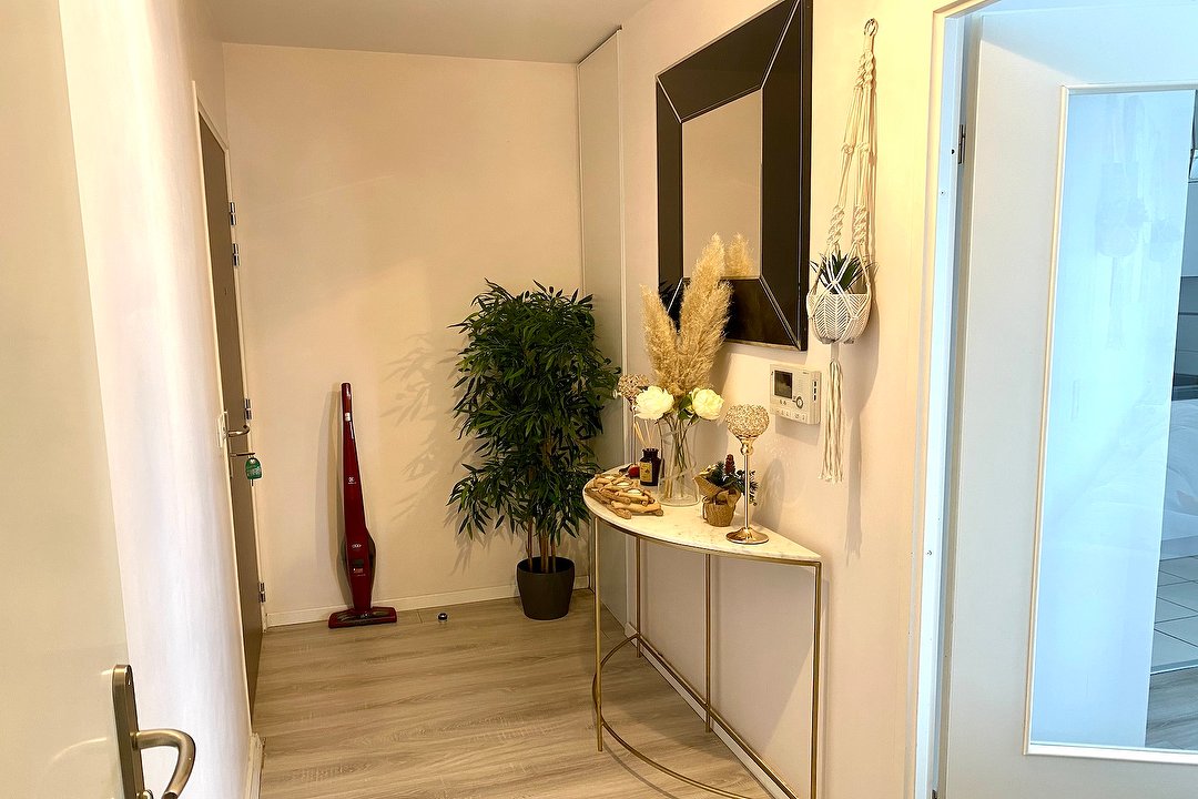 Glam by Dianacils, Le Pré-Saint-Gervais, Seine-Saint-Denis