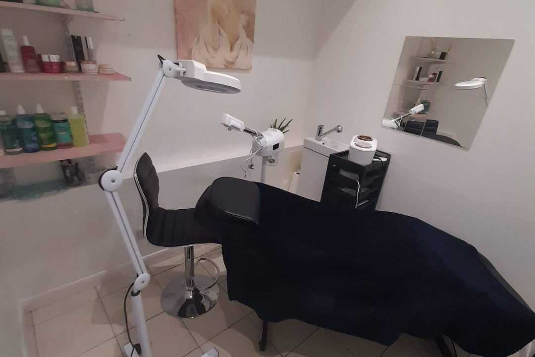 Glamour Hair & Beauty Salon, Leytonstone High Road, London