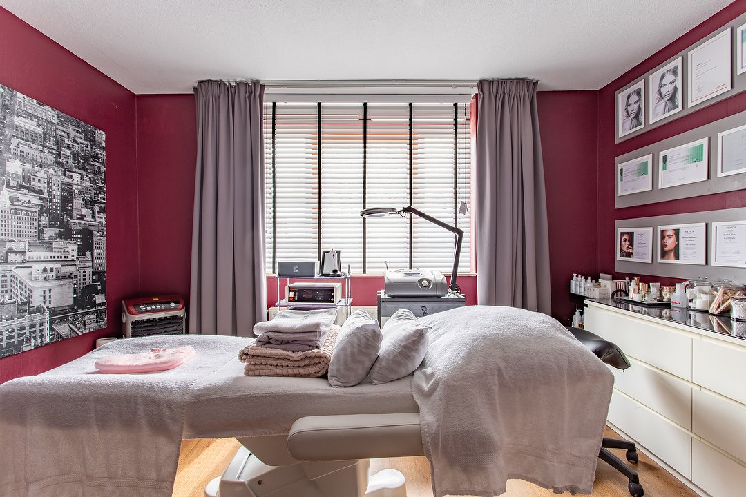 Reward-Beauty - Nieuw Vennep, Nieuw-Vennep, Noord-Holland