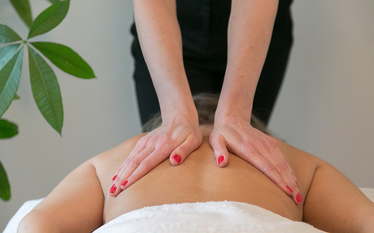 Quels sont les bienfaits du massage du dos avec des ventouses ?