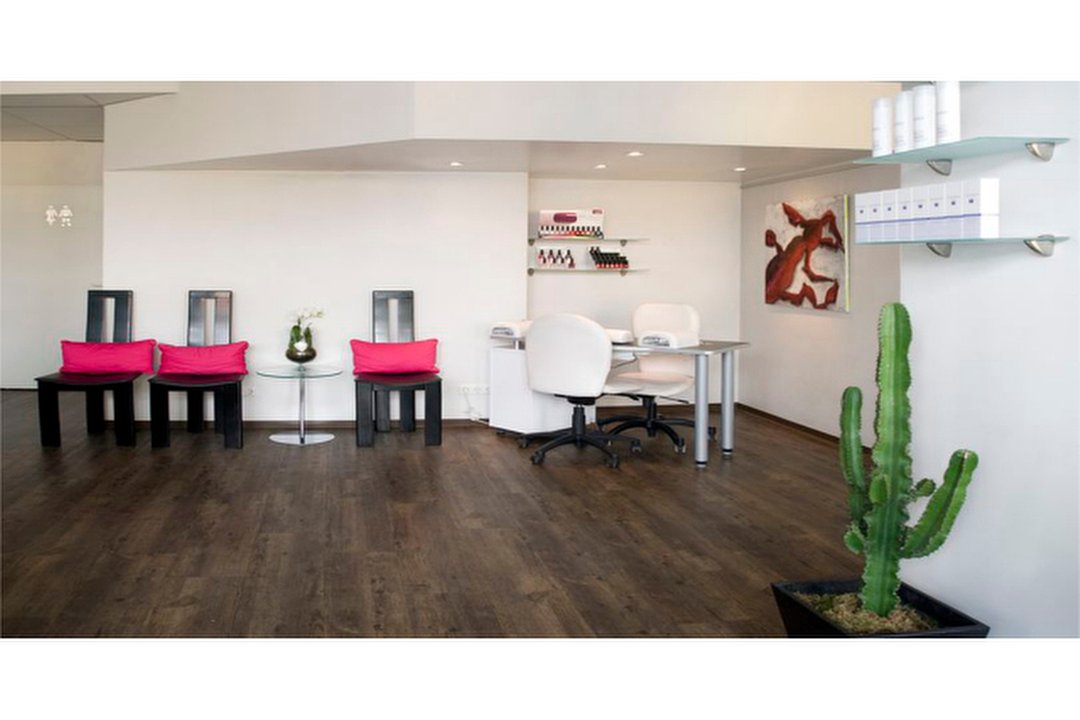 Charisma - cosmetic pedicure nageldesign, Frechen, Rheinland