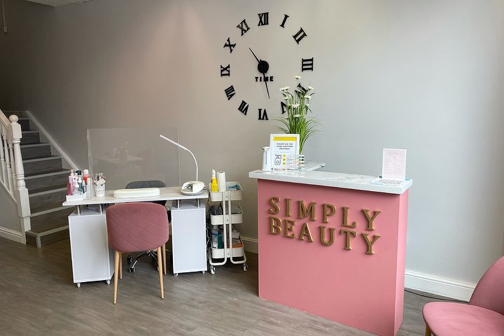 Simply Beauty - Sourcils & cils Pudsey - Photo de couverture - OneBooking