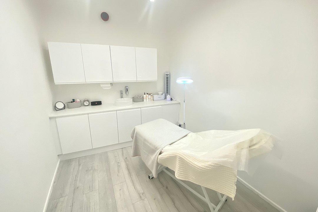 Oleksandra Beautician | Sugaring & Massage, Bloomsbury, London