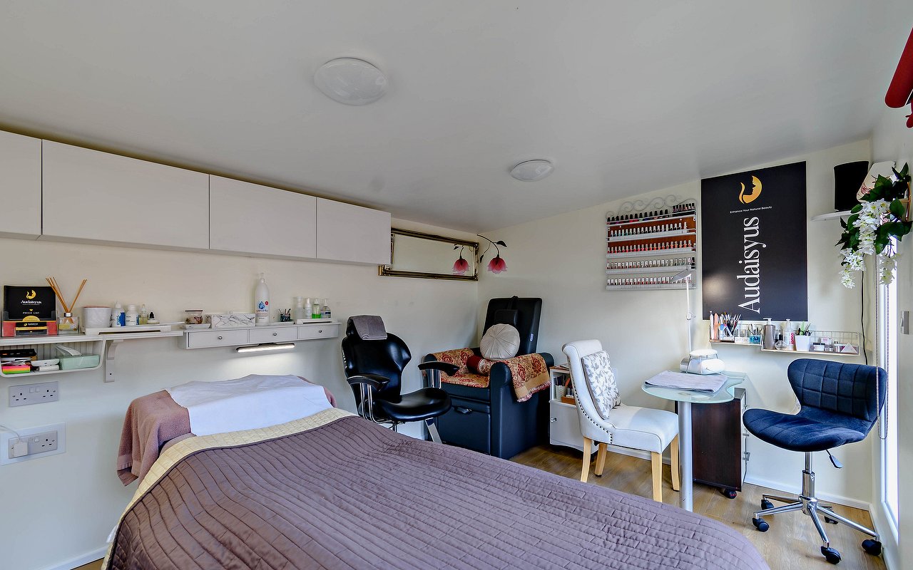 Nail treatments at nail salons and nail bars near Gravesend, Kent