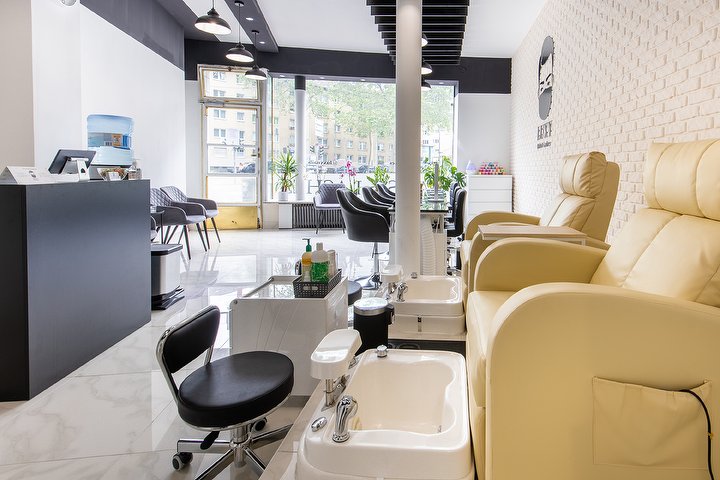 LUXY Nails & Lashes | Nagelstudio in Ostend, Frankfurt am Main - Treatwell