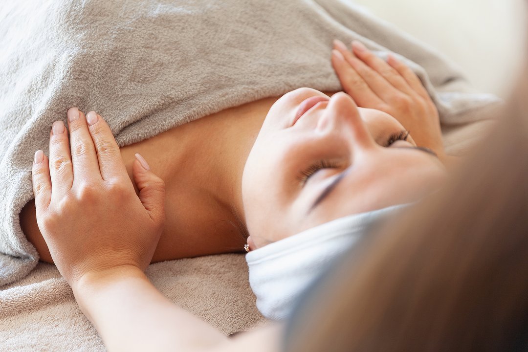 Ein Bisschen Mehr Während Der Massage Reicht Weit