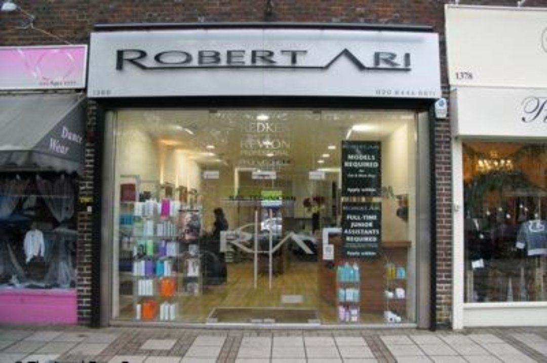 Robert Ari, London