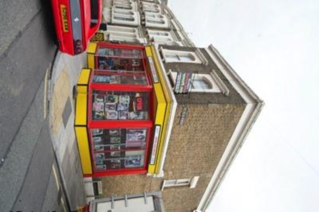 Rockys Unisex Hair Dresser, Mile End, London