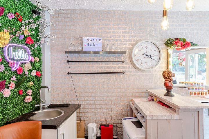 BRIT'POP NAIL BAR - Onglerie 6 Chandos Gardens - Photo de galerie - OneBooking