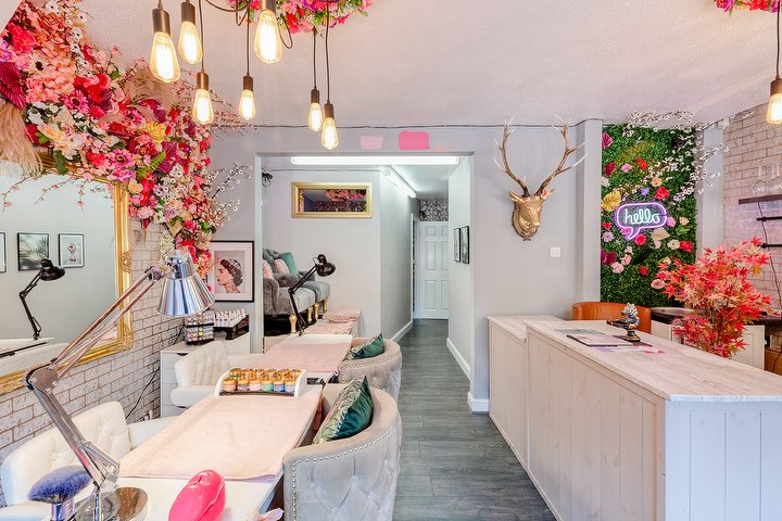 BRIT'POP NAIL BAR - Onglerie 6 Chandos Gardens - Photo de galerie - OneBooking