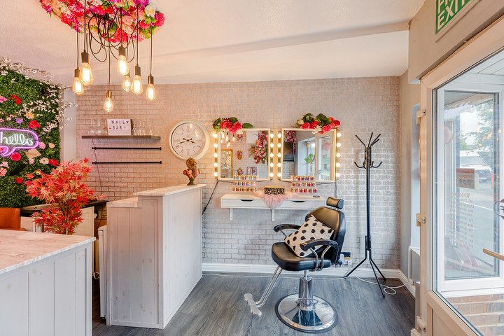 BRIT'POP NAIL BAR - Onglerie 6 Chandos Gardens - Photo de galerie - OneBooking