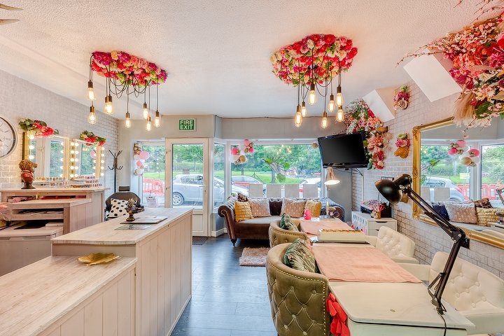 BRIT'POP NAIL BAR - Onglerie 6 Chandos Gardens - Photo de galerie - OneBooking