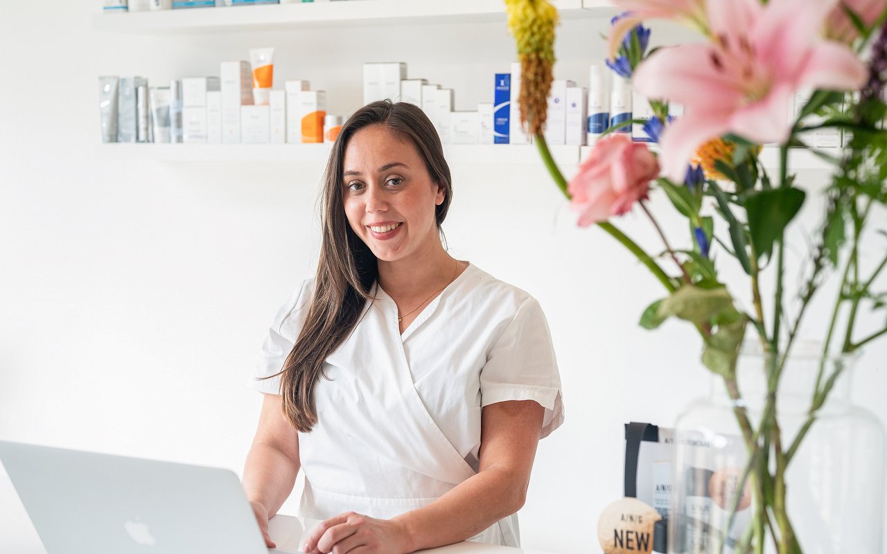 Interieur van SENZA BEAUTY  Bussum in Bussum