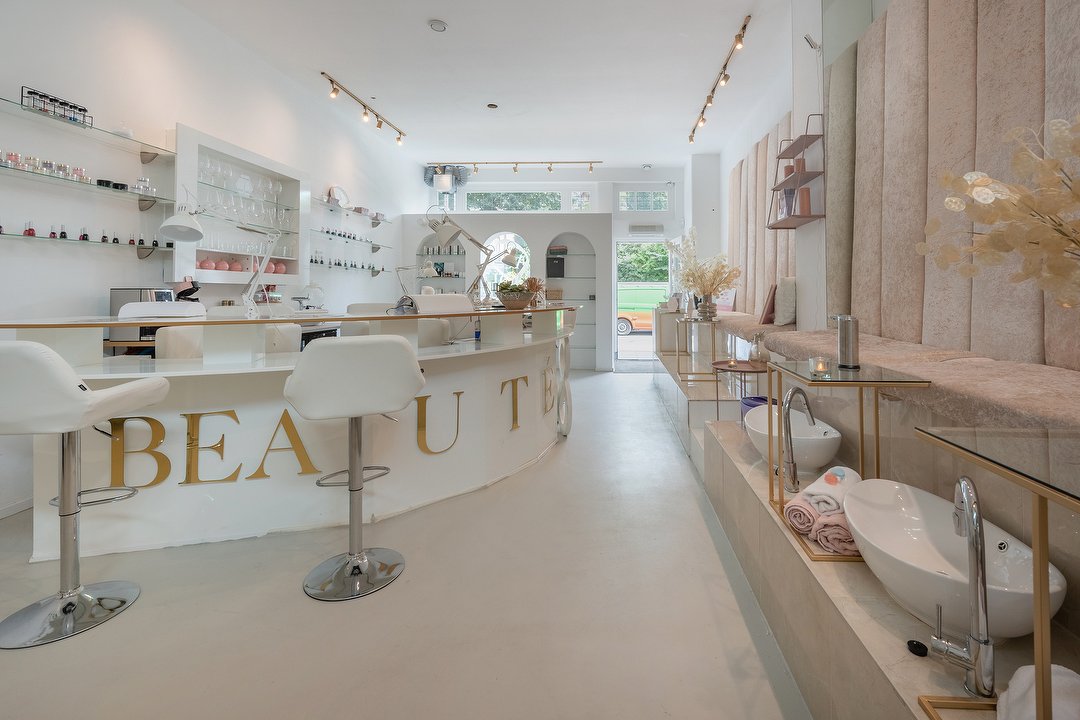 Diana nail salon, Hilversum-Centrum, Noord-Holland