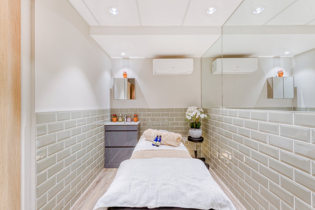 Ami Massage Massage & Therapy Centre in King