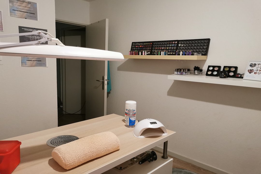 Stéphanie Karl : Extension de cils et Onglerie, Carpentras, Provence
