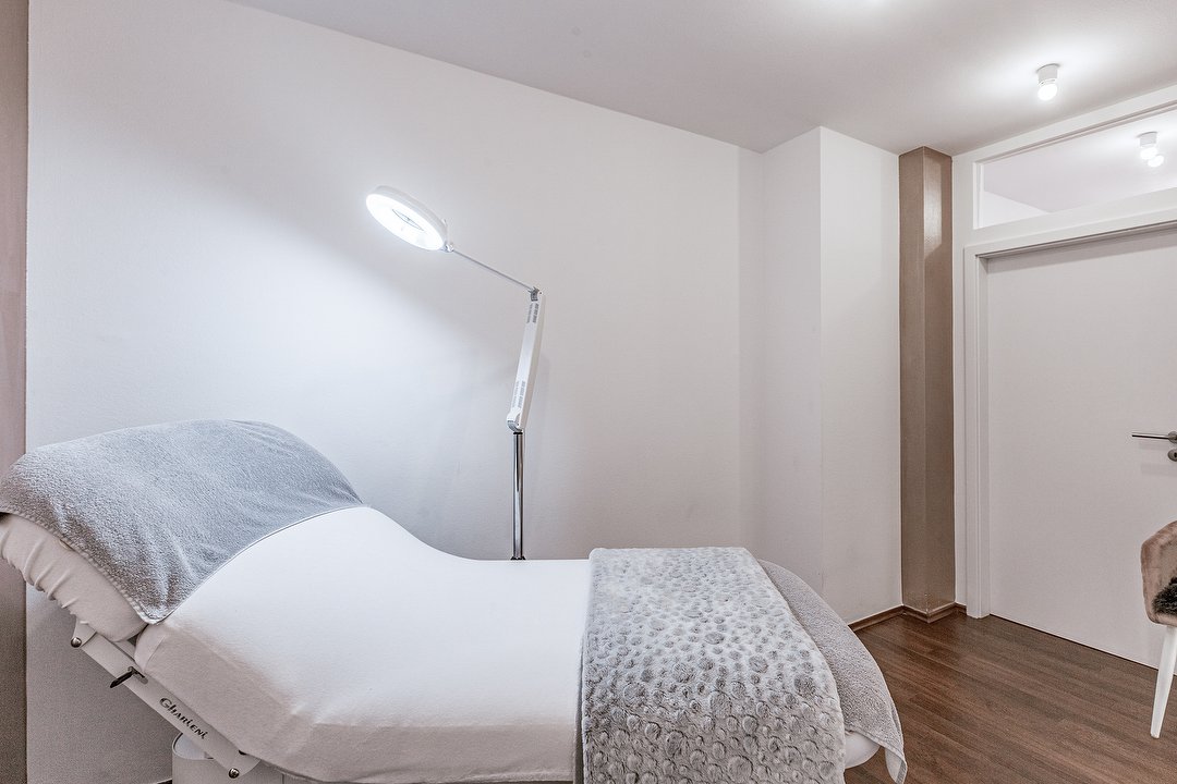 SKIN | VESTMENT Studio Cologne, Altstadt-Nord, Köln
