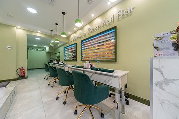 Green Nail Bar