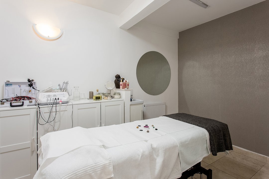 Anooshe Beauty, Cromwell Road, London