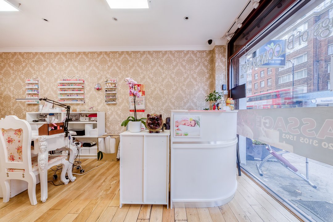 3AM. Nails & Beauty, Bloomsbury, London