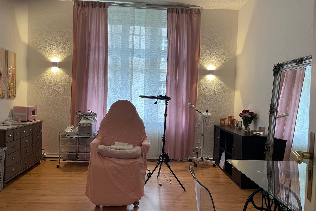 Pink Beauty Berlin, Waidmannslust, Berlin