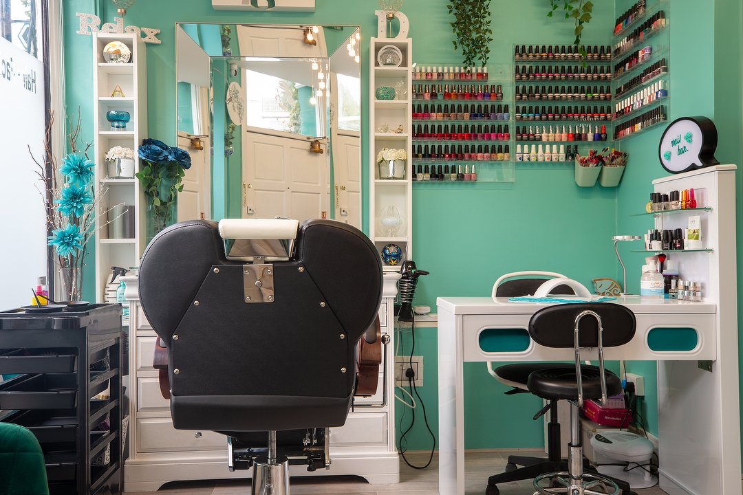 Diamond Hair & Beauty Salon - Ladies Only Salon, Merton, London