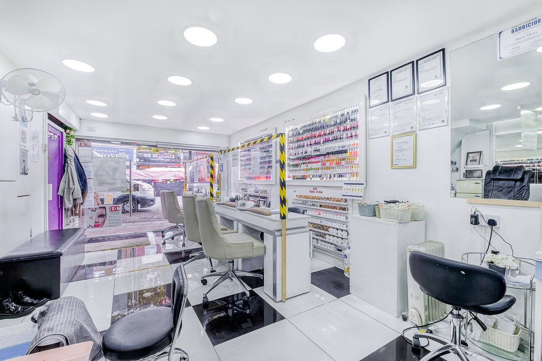 Ambia's Beauty Studio (Female Only), Bethnal Green, London