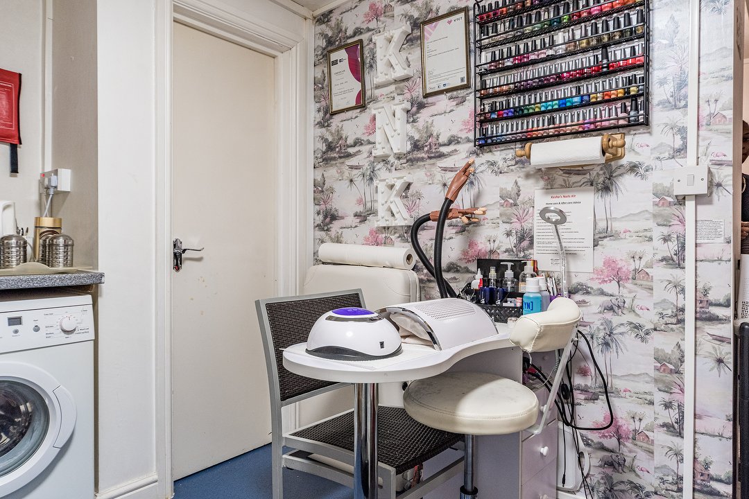 Knailskit, Edmonton, London