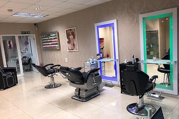 La Belle Hair N Beauty Salon