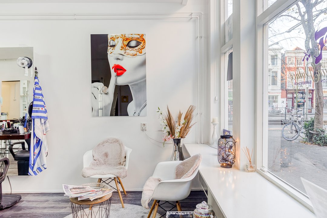 Charly's Angles, Anna Bijnslaan, Den Haag