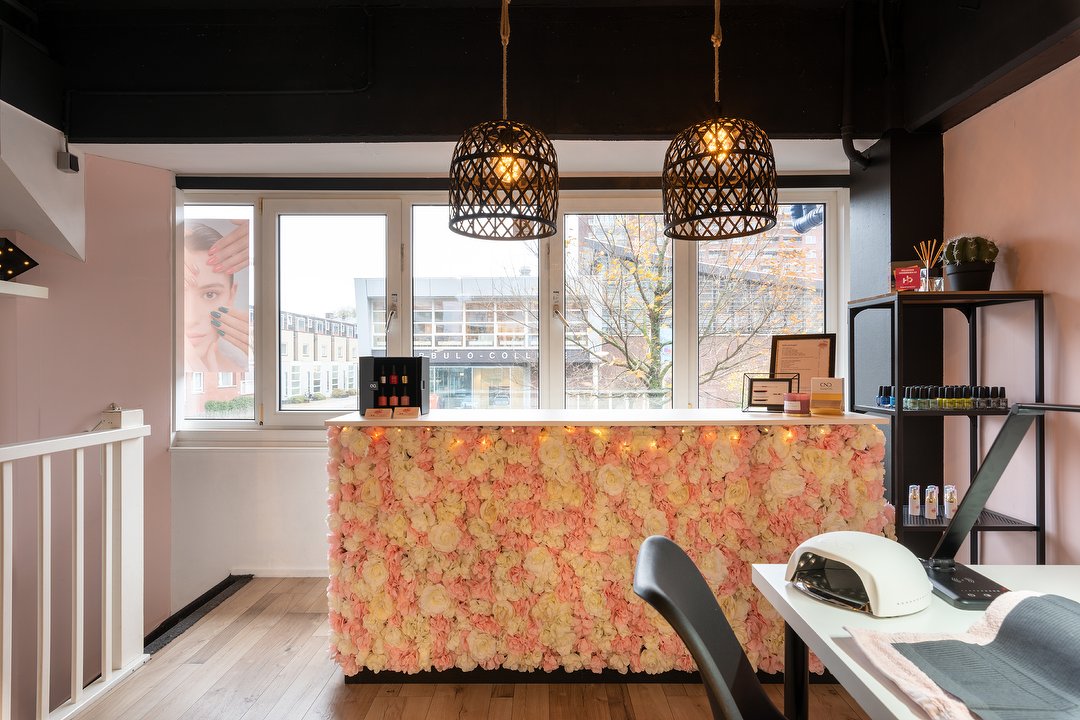 Divino Beauty Lounge, Koningin Julianaplein, Zuid-Holland