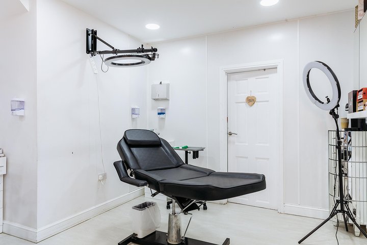 BADGAL Brows - Sourcils & cils Woodhouse - Photo de galerie - OneBooking