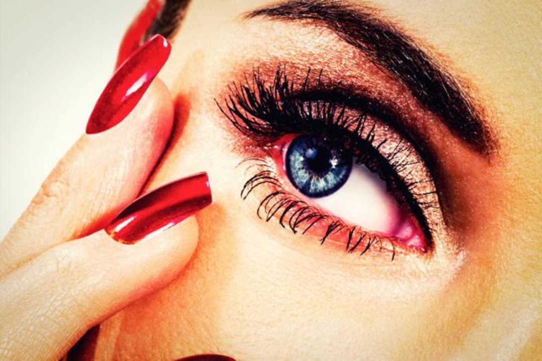 Stina Lashes, Trafalgar Square, London