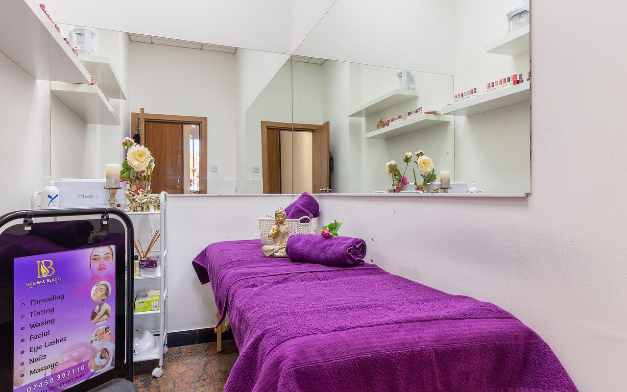 Interior of iBrow & Beauty in London