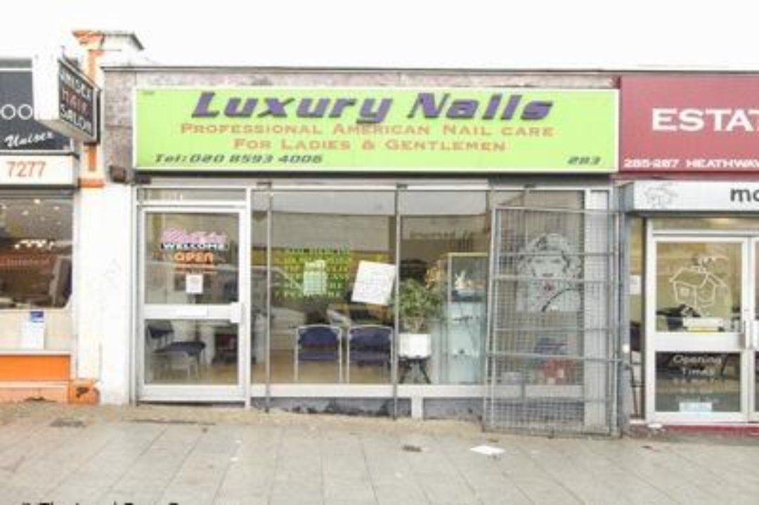 Luxury Nails, Loughton, Essex