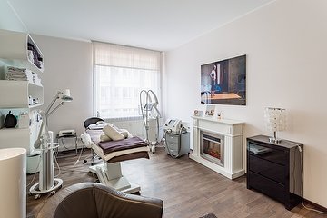 cosmetical health & beauty LOUNGE