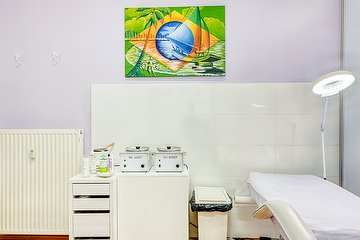Queen of Waxing Berlin