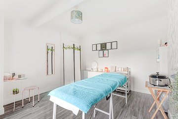 A L M Beauty Clinic & Massage