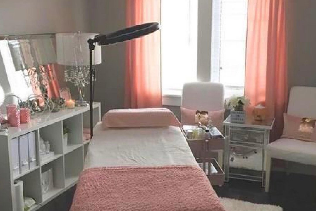 TT_lashes, Northolt, London