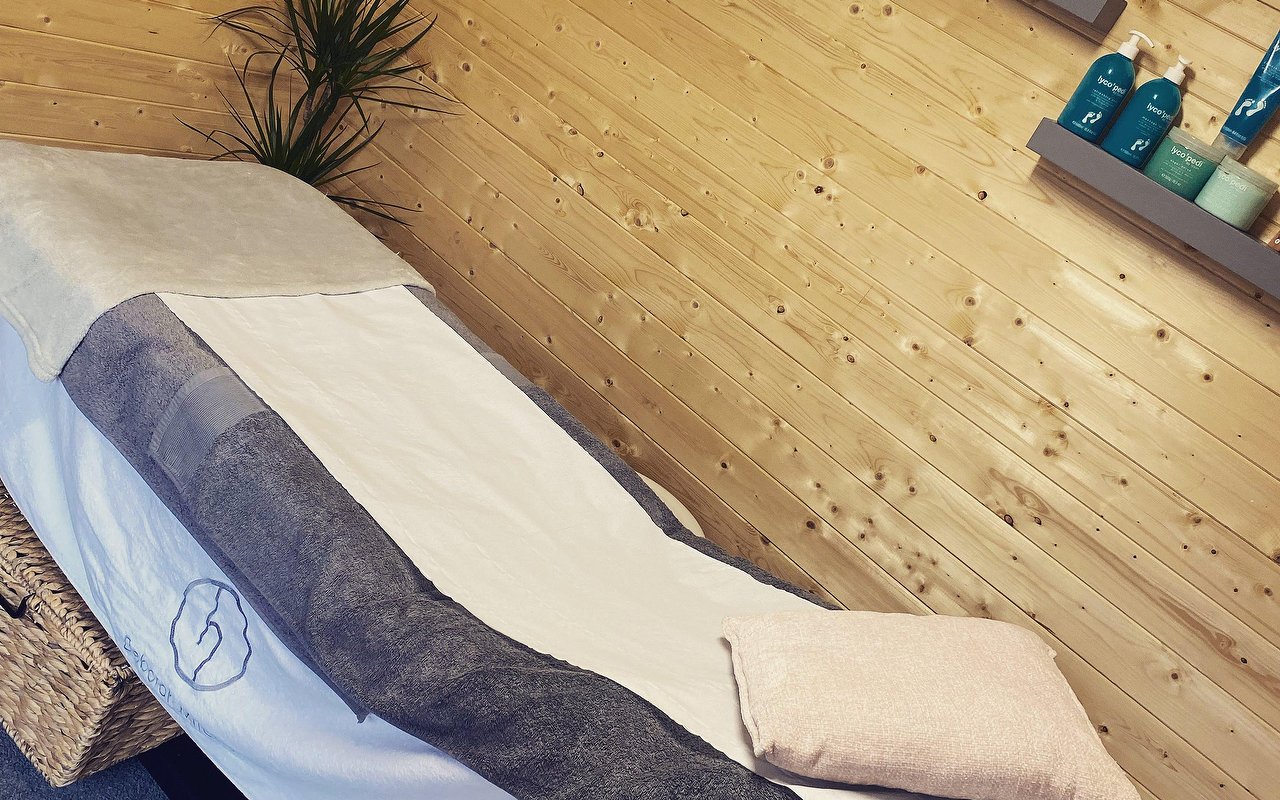 Eyebrow & Eyelash Tinting near Bracknell, Berkshire Treatwell