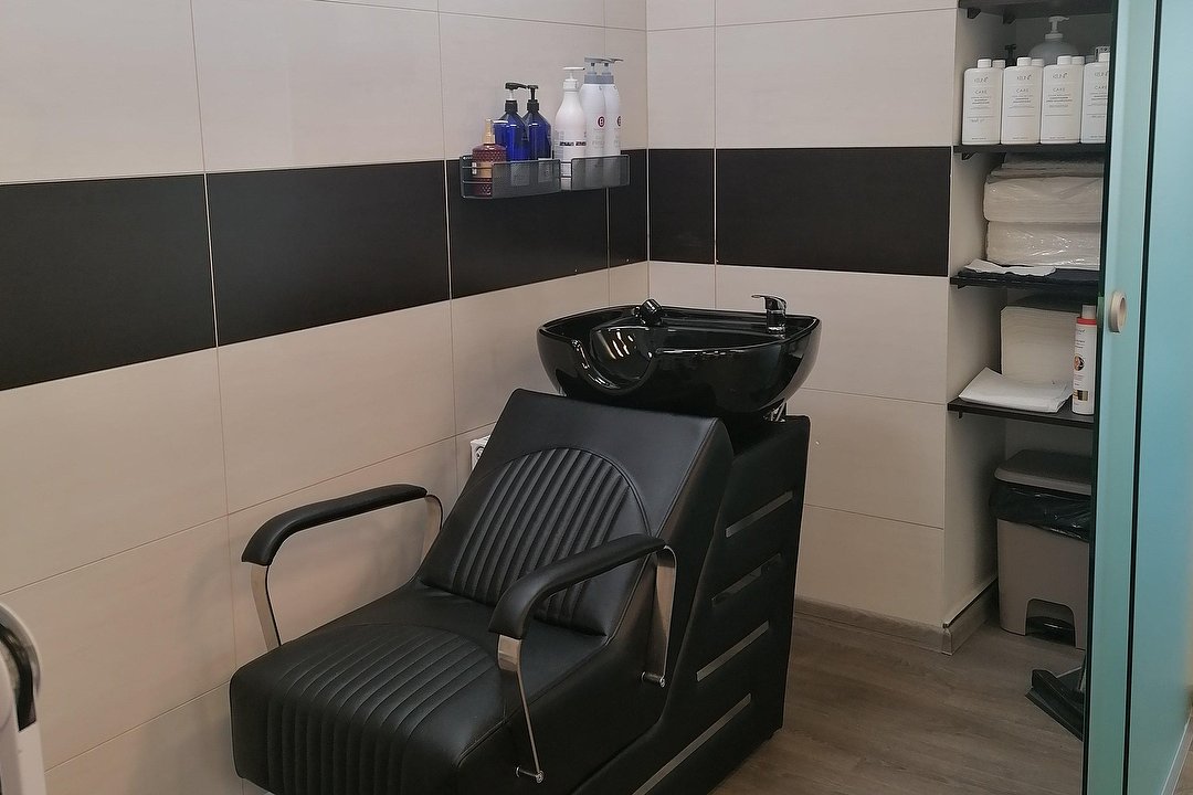 Plaukų terapija Vitaker Salonas- Tobulas stilius  37061550558, Šiauliai