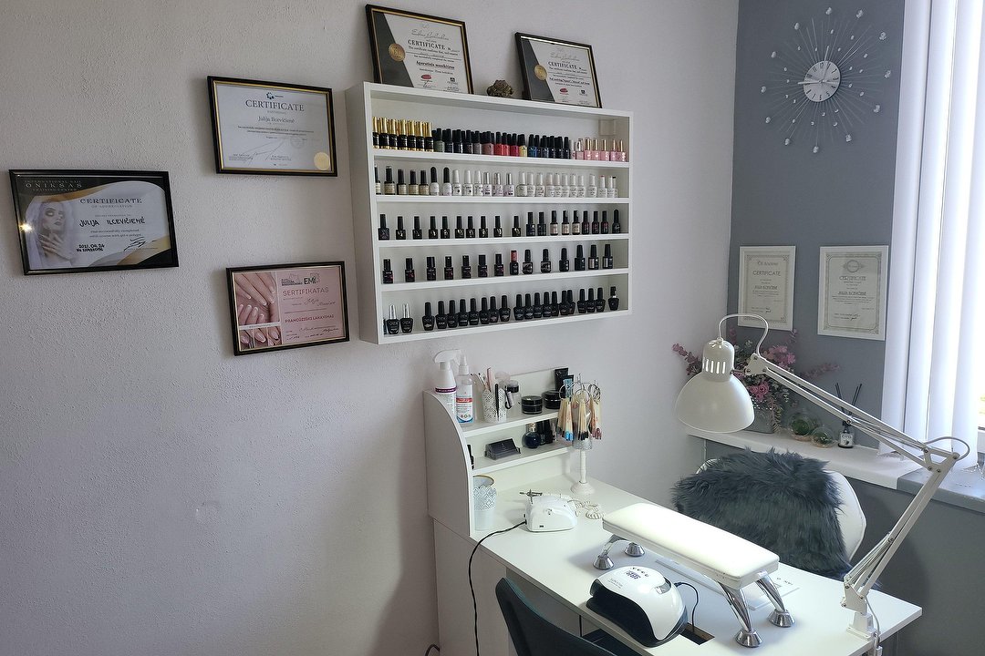 Desired manicure, Spaudos rumai, Vilnius