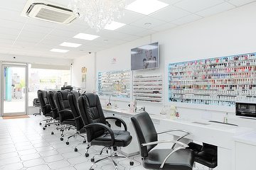 Antony Lewis Salon