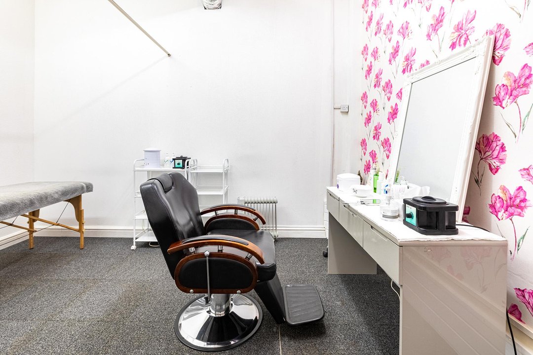 Hollywood Beauuty, Watford, Hertfordshire