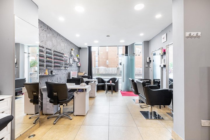 Top 20 Hairdressers and Hair Salons near Victoria Park, London - Treatwell