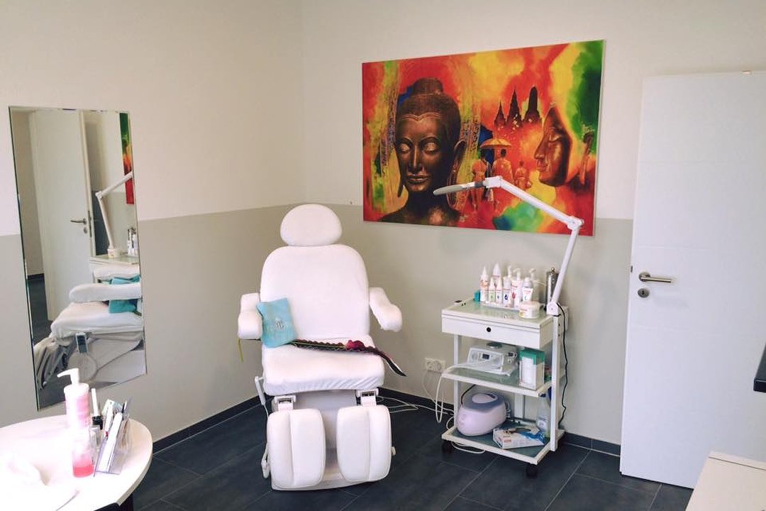 Beauty Empire, Haan
