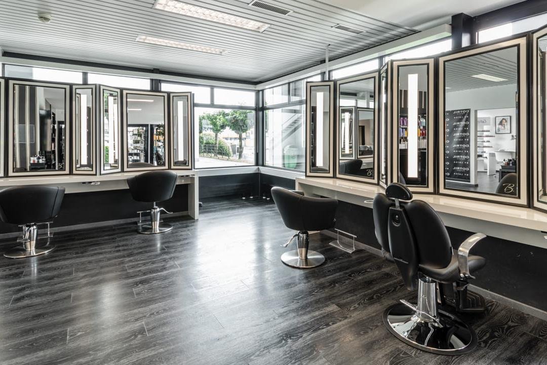 Cotril Salons by Luisa, Locarno