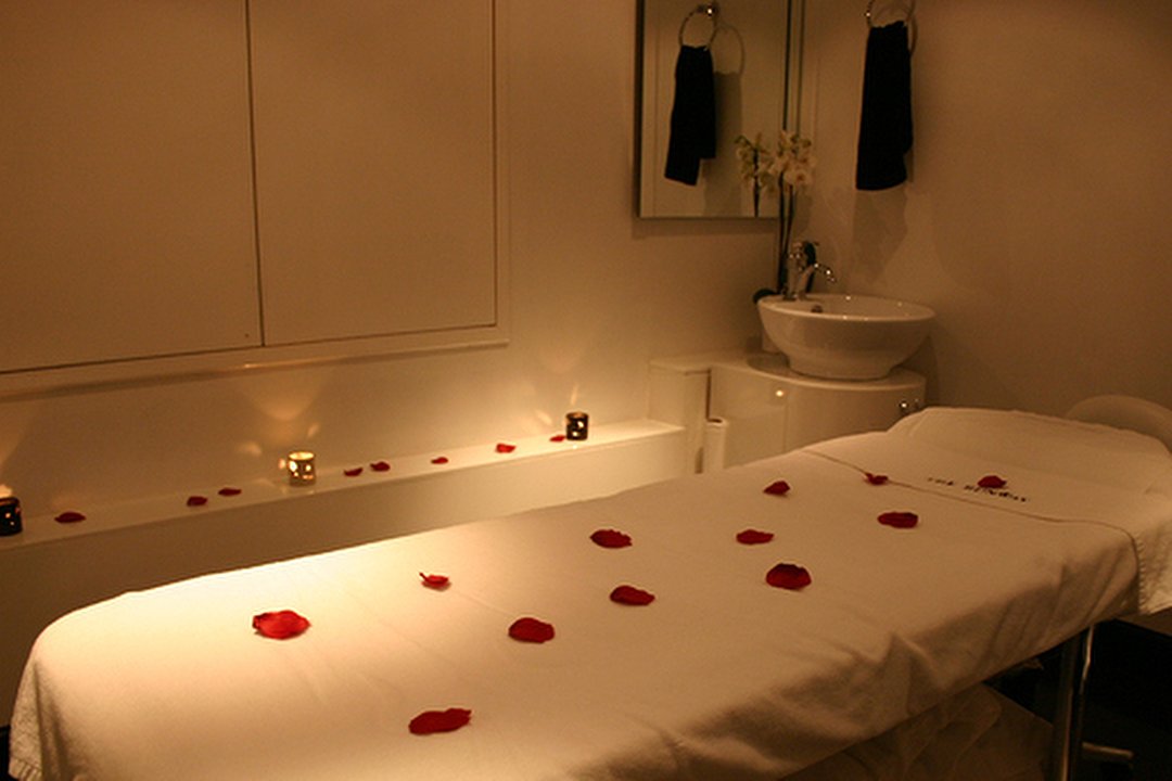 Magi Alexander Beauty Salon, Vauxhall Bridge Road, London