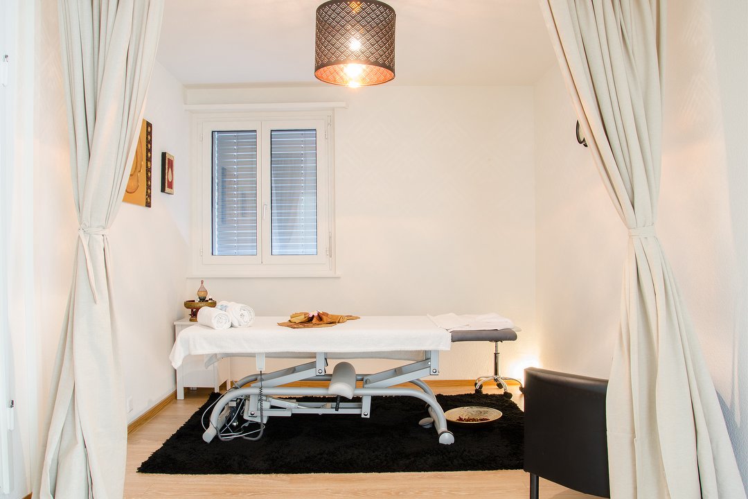 Montra Lanna Thai Massage & Spa, Kreis 11, Zürich