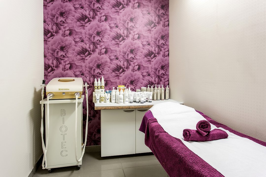 John Harvey Hair & Beauty, Hayes Town, London